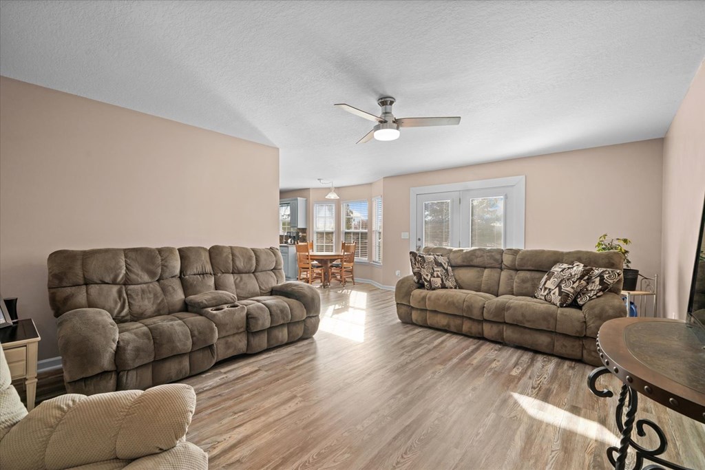 420498 Chatsworth Residential