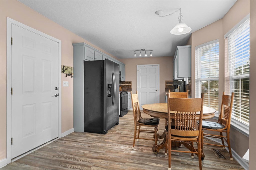 420498 Chatsworth Residential