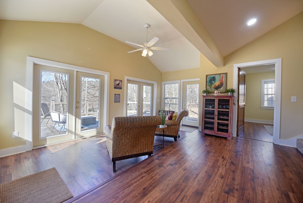 420572 Young Harris Residential