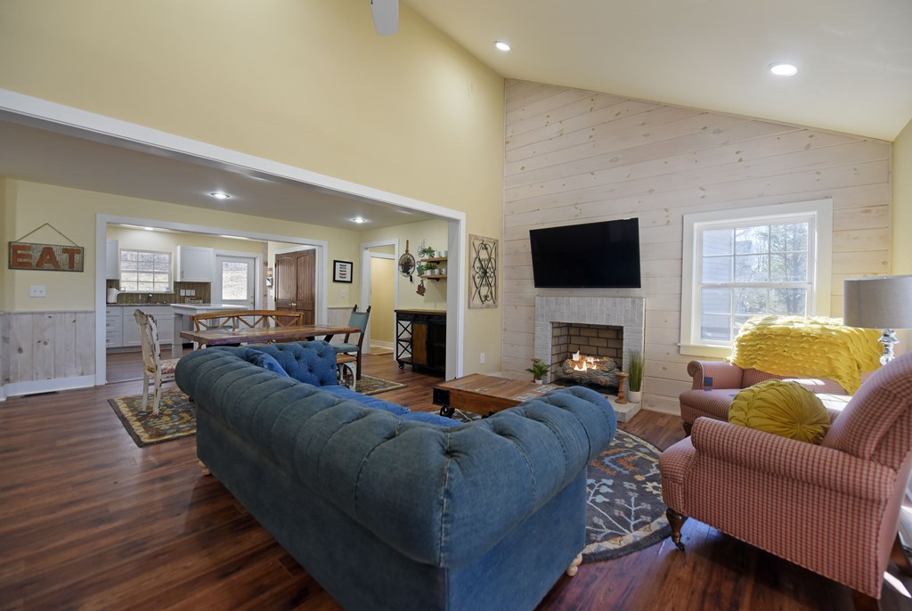 420572 Young Harris Residential