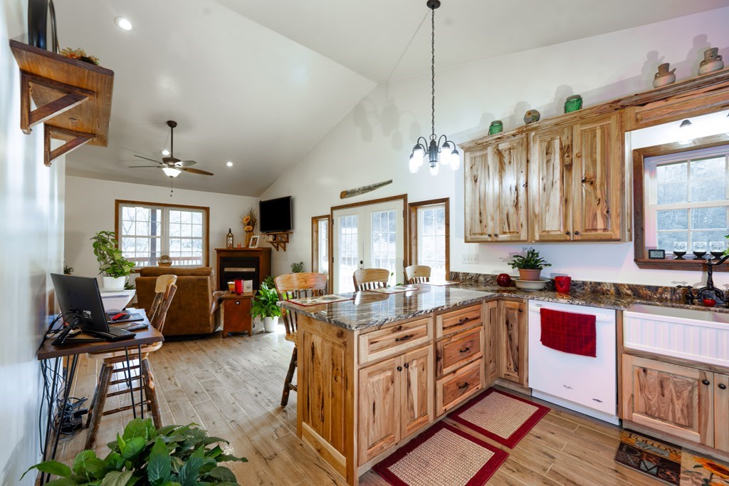 420648 Topton Residential