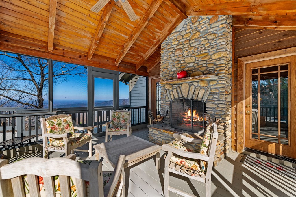 420661 Chatsworth Residential