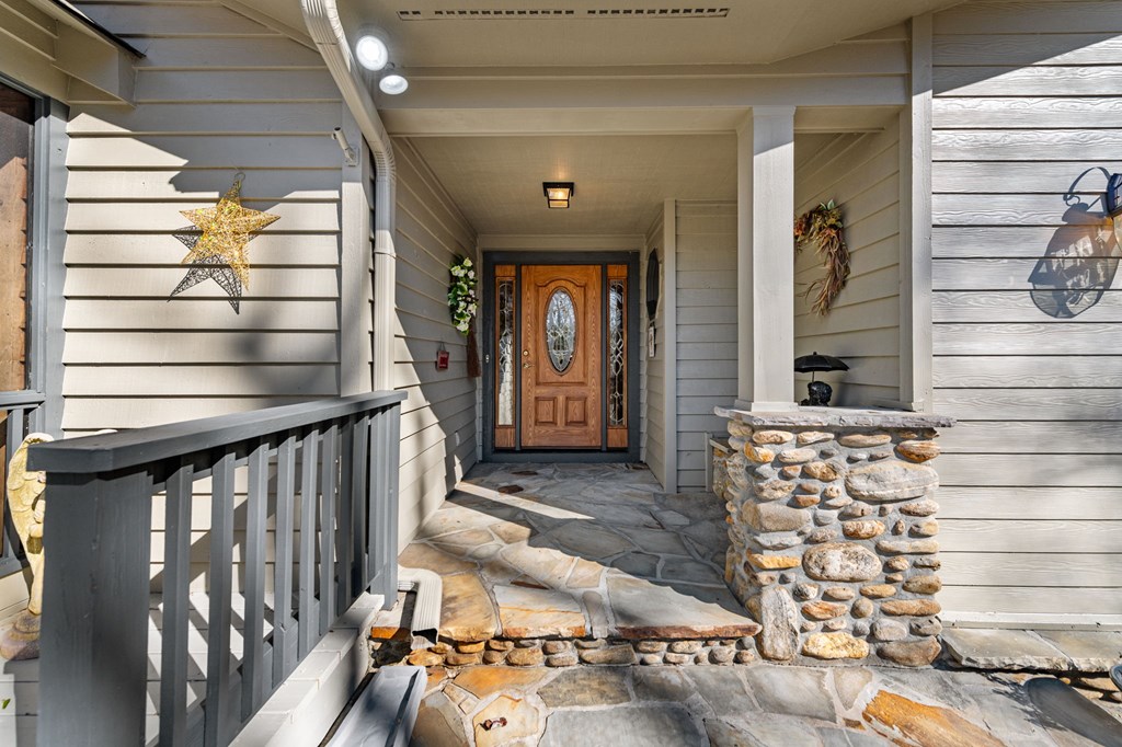 420661 Chatsworth Residential