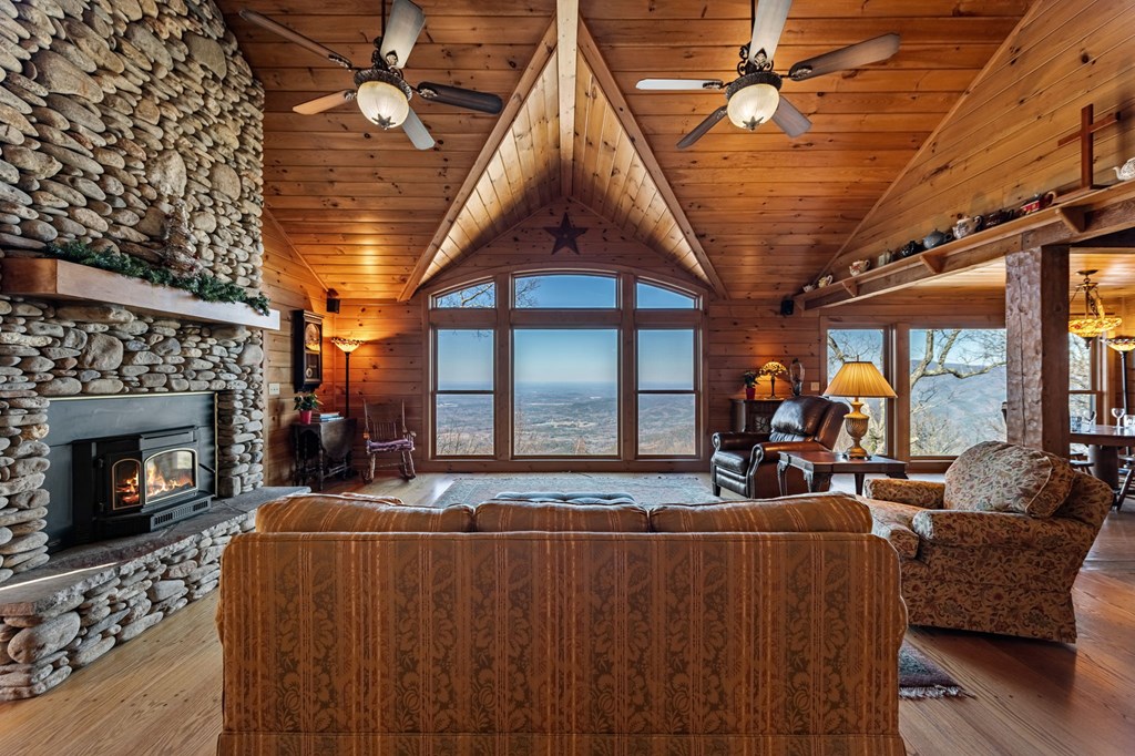 420661 Chatsworth Residential