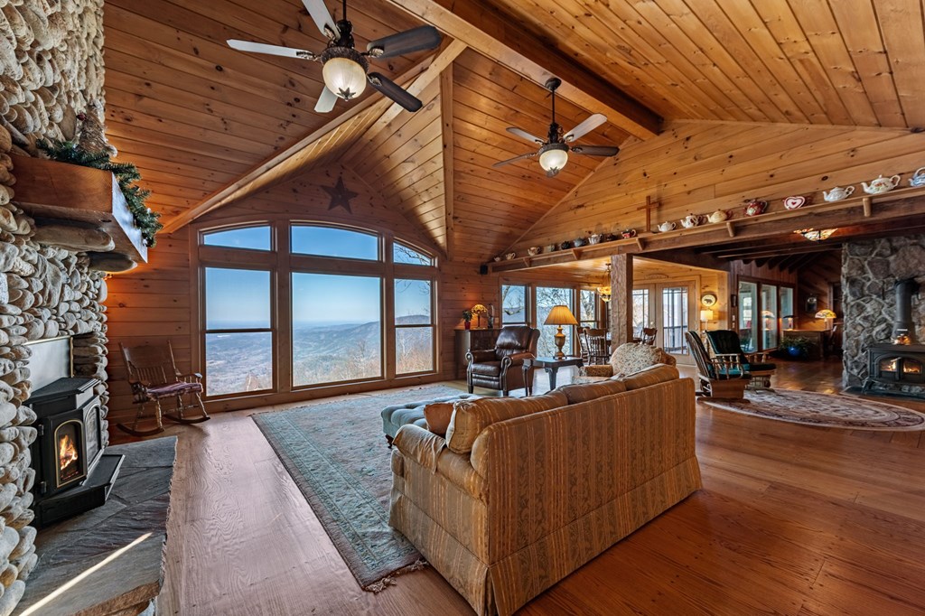 420661 Chatsworth Residential