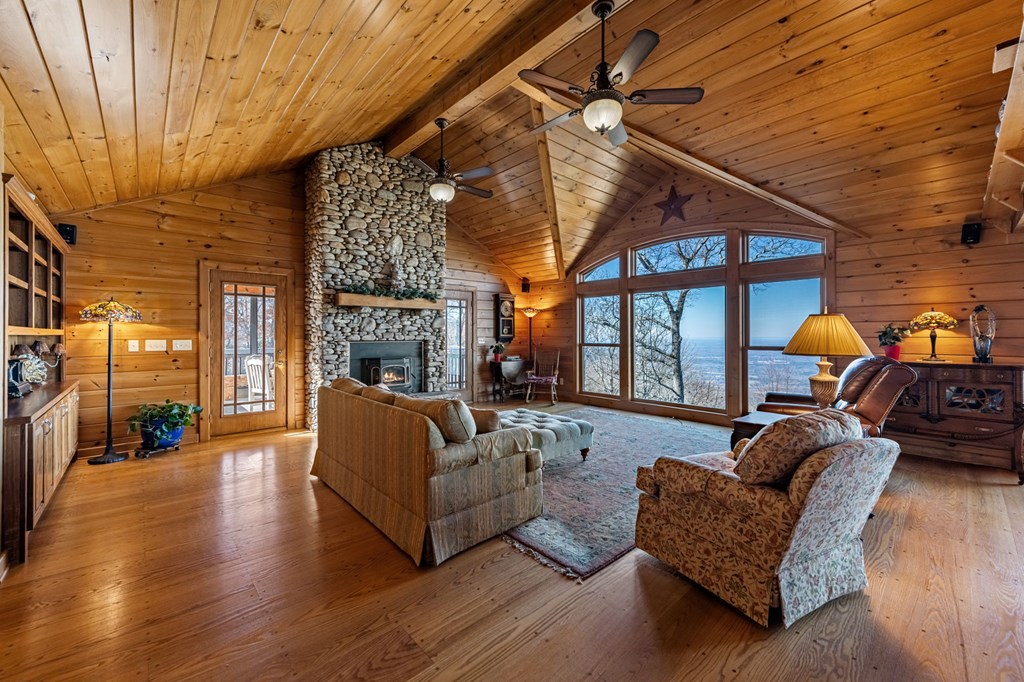 420661 Chatsworth Residential