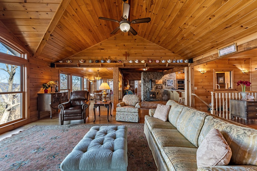 420661 Chatsworth Residential