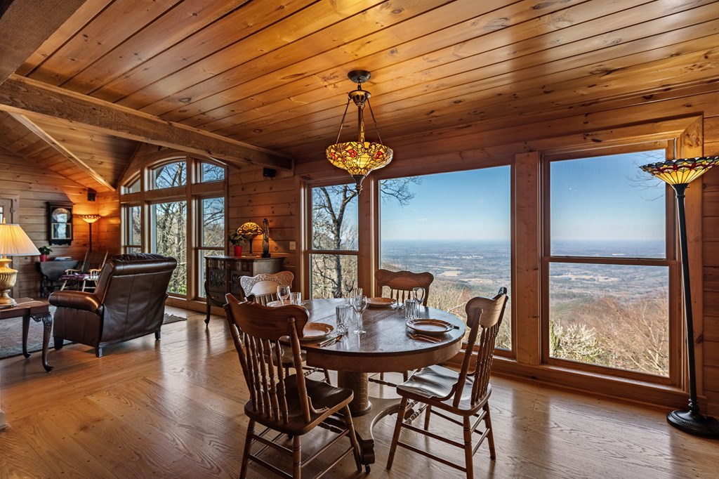 420661 Chatsworth Residential