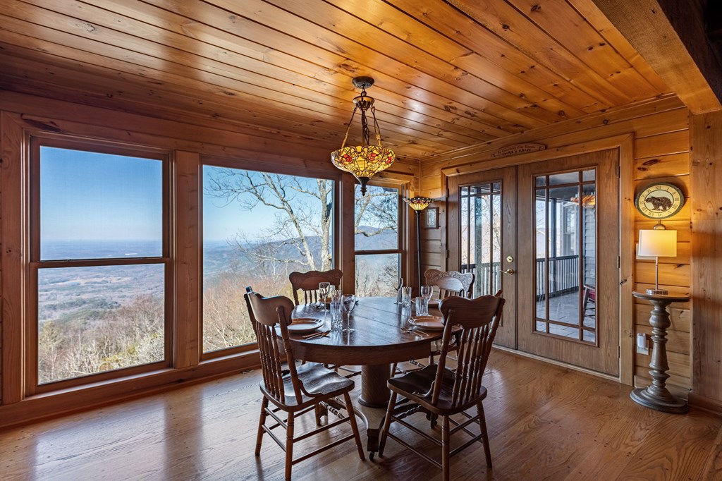 420661 Chatsworth Residential