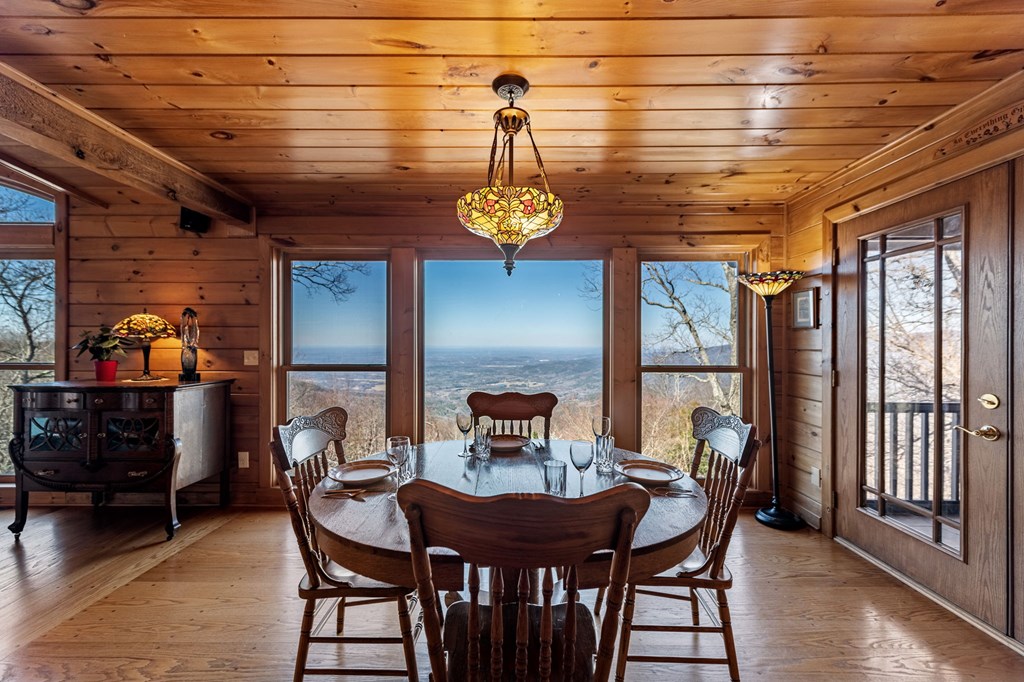 420661 Chatsworth Residential