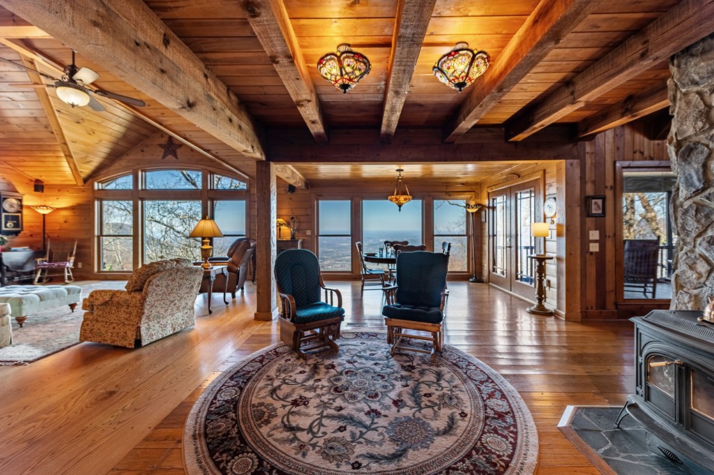 420661 Chatsworth Residential