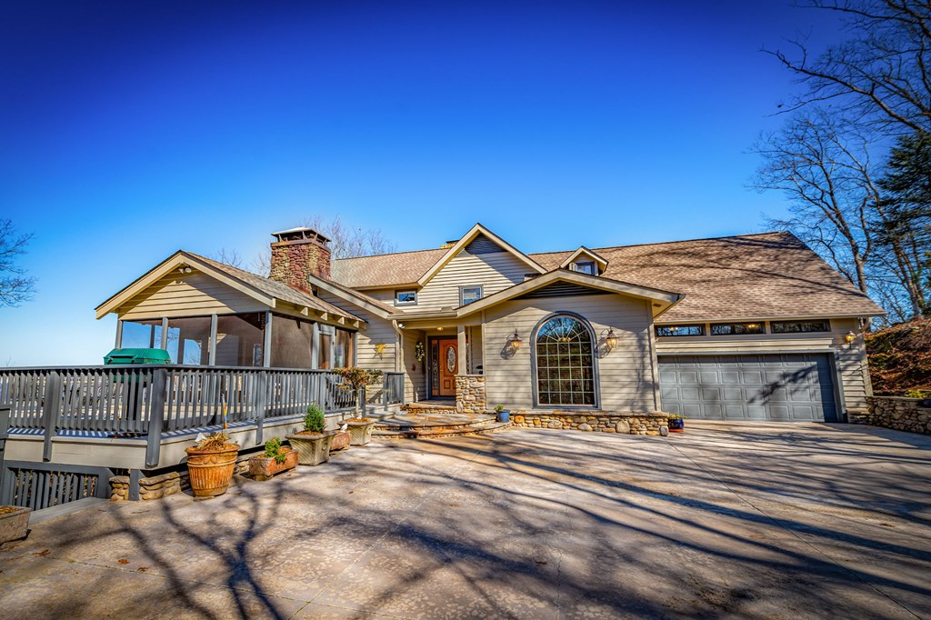 420661 Chatsworth Residential