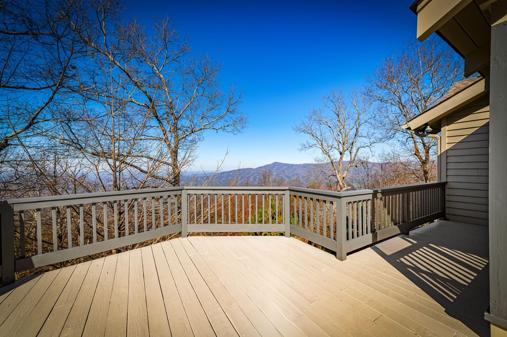 420661 Chatsworth Residential