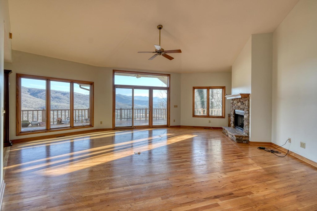 420693 Young Harris Residential