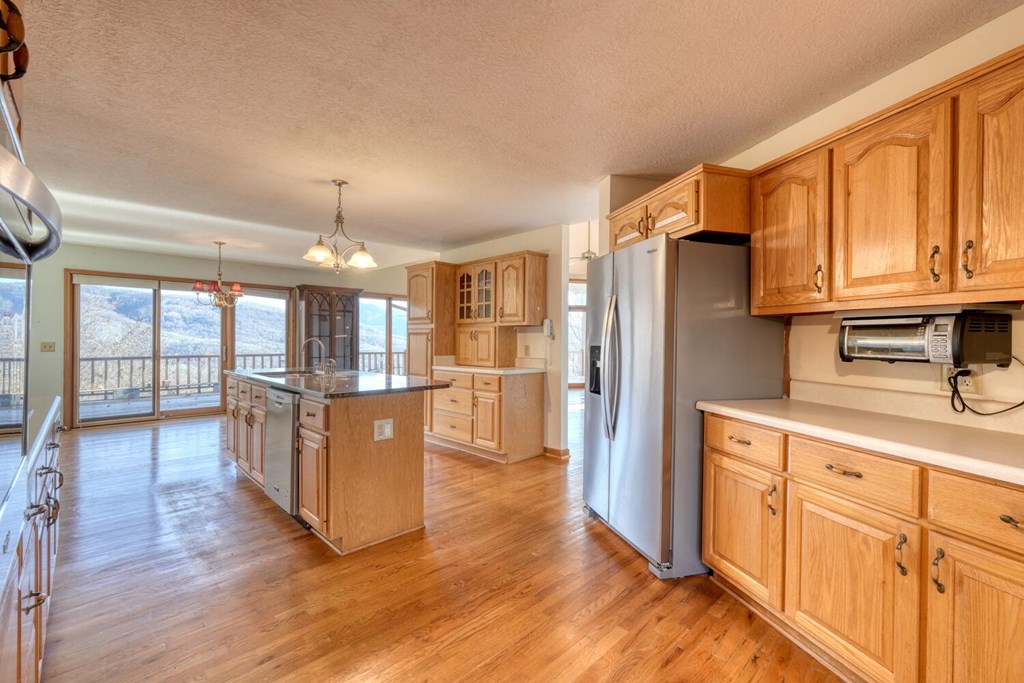 420693 Young Harris Residential