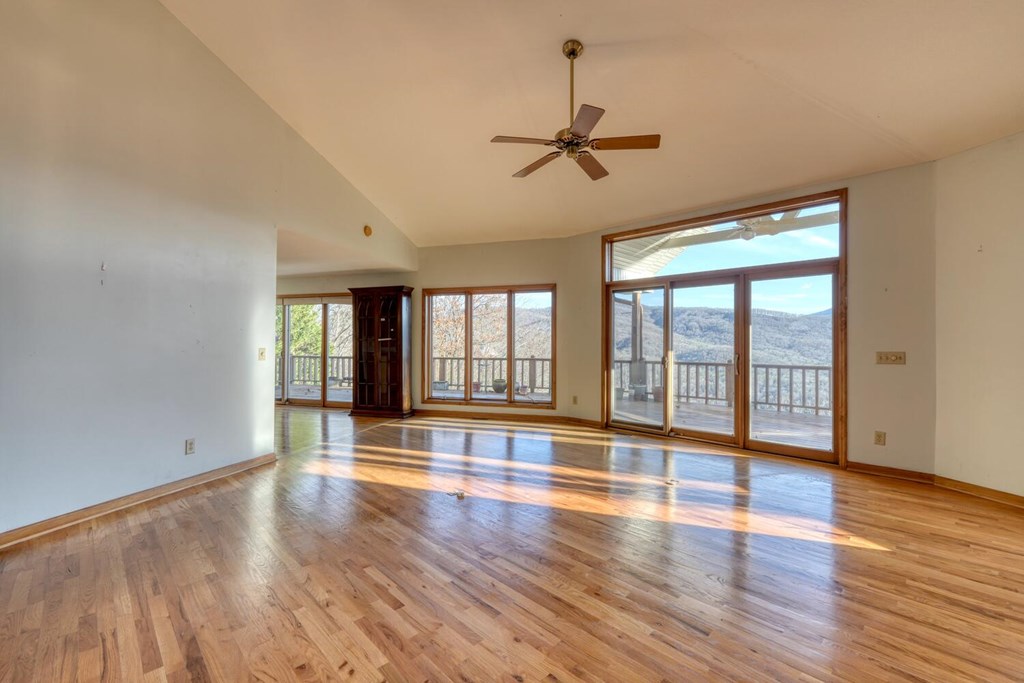 420693 Young Harris Residential