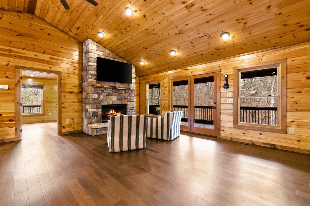 420751 Mineral Bluff Residential