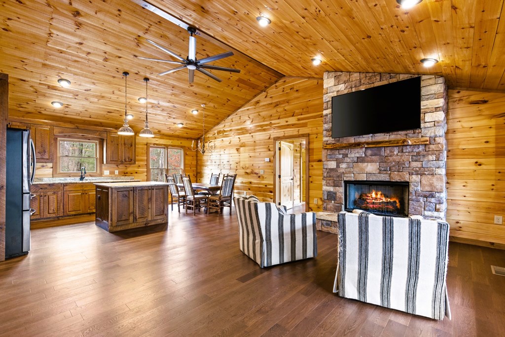 420751 Mineral Bluff Residential