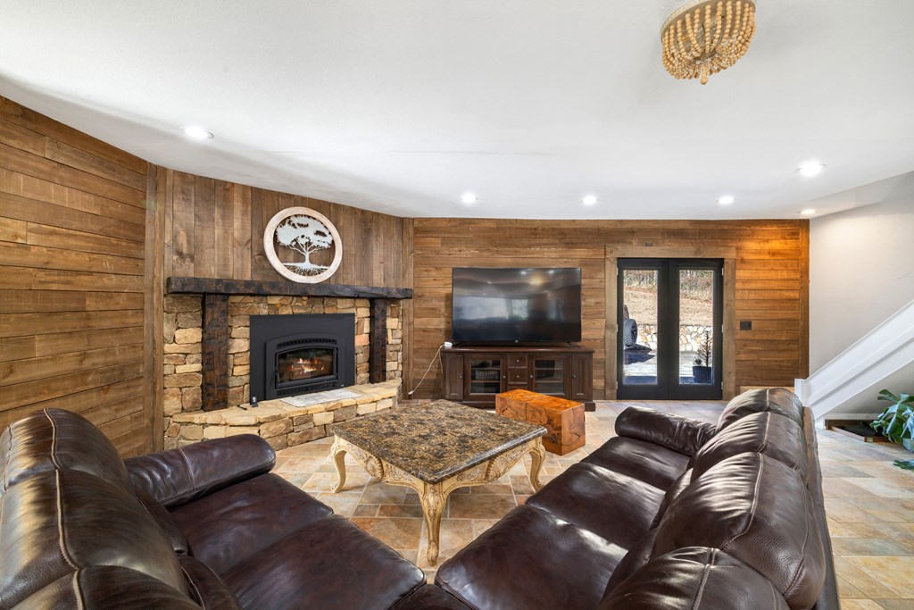 420807 Mineral Bluff Residential