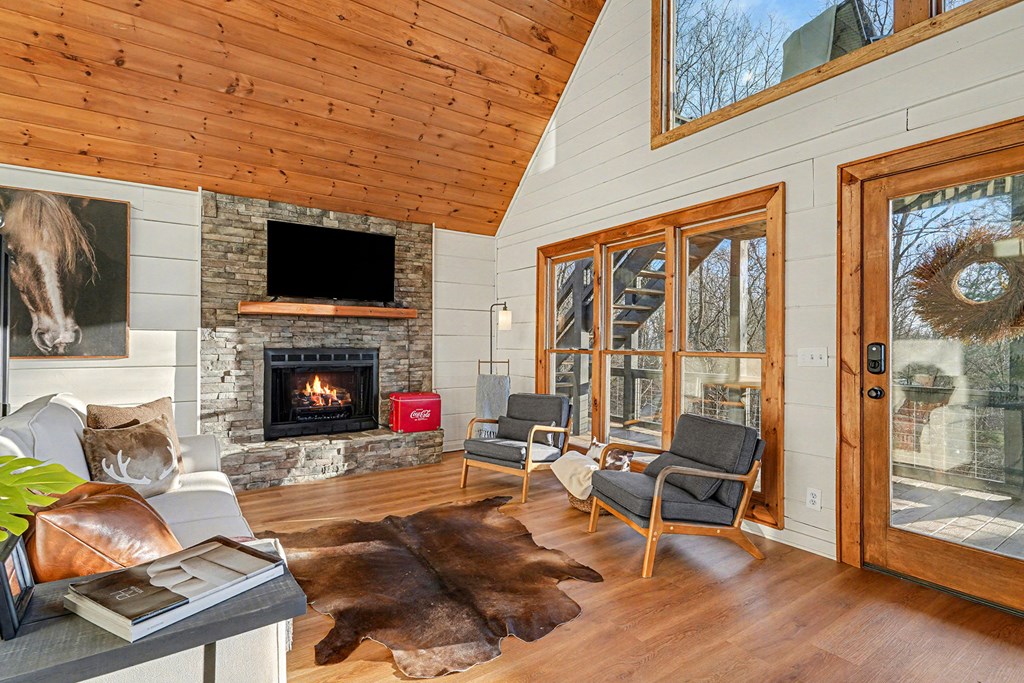 420809 Mineral Bluff Residential