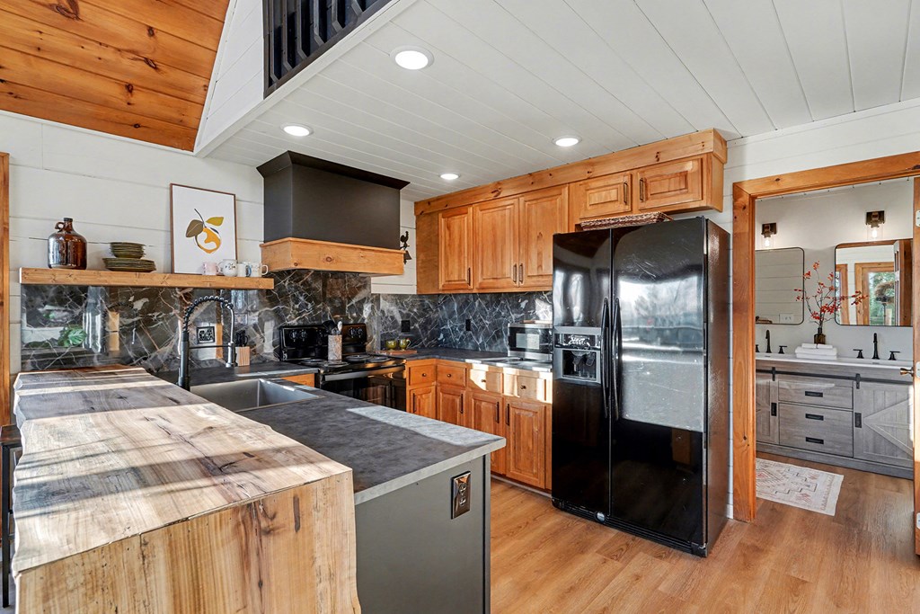 420809 Mineral Bluff Residential