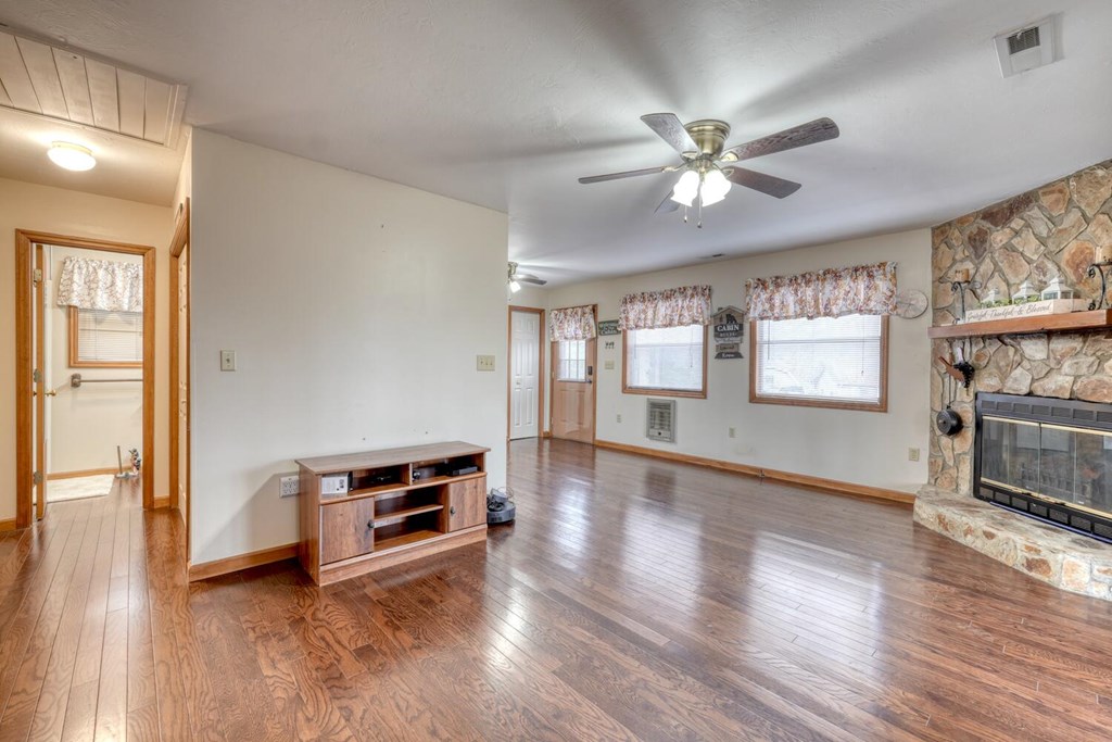 420827 Murphy Residential