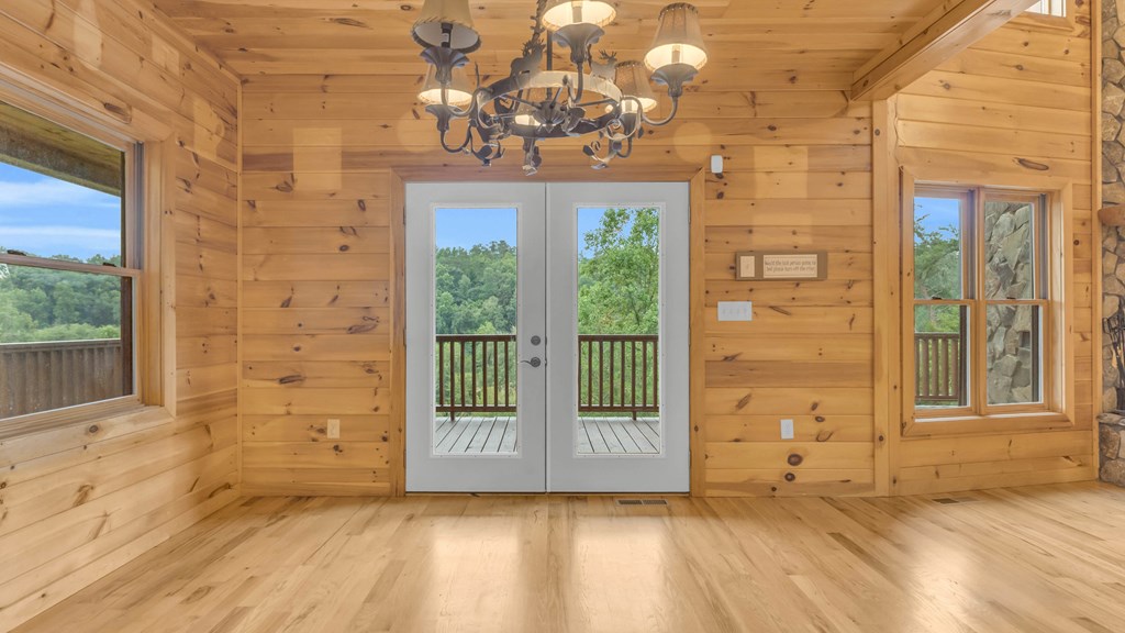 420839 Mineral Bluff Residential