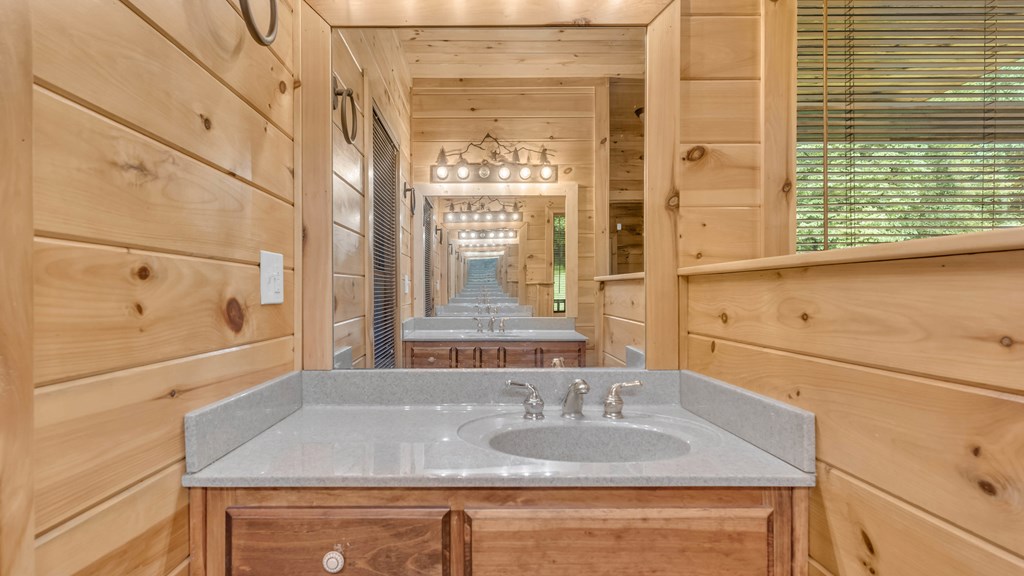 420839 Mineral Bluff Residential