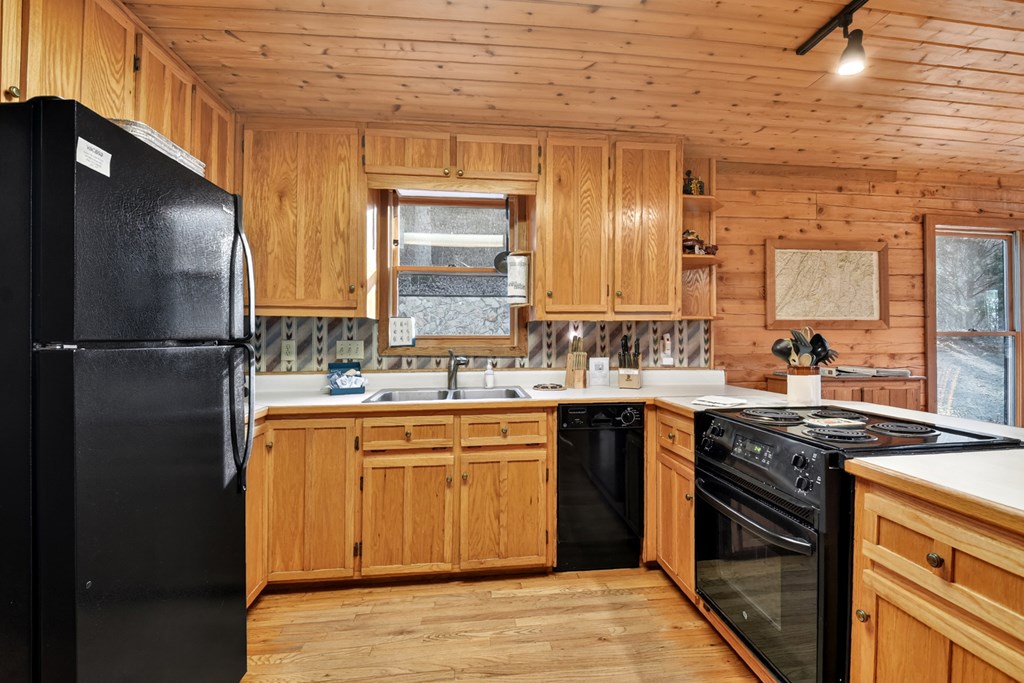 420854 Mineral Bluff Residential