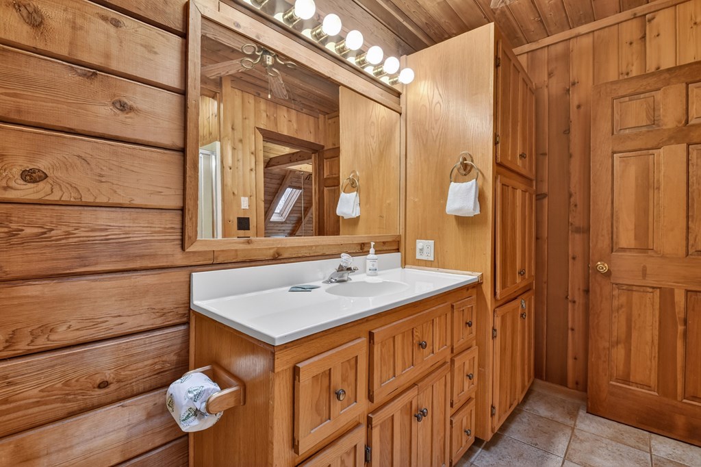 420854 Mineral Bluff Residential