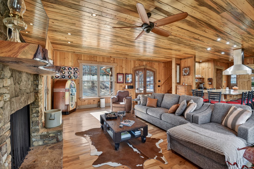 420928 Blue Ridge Residential