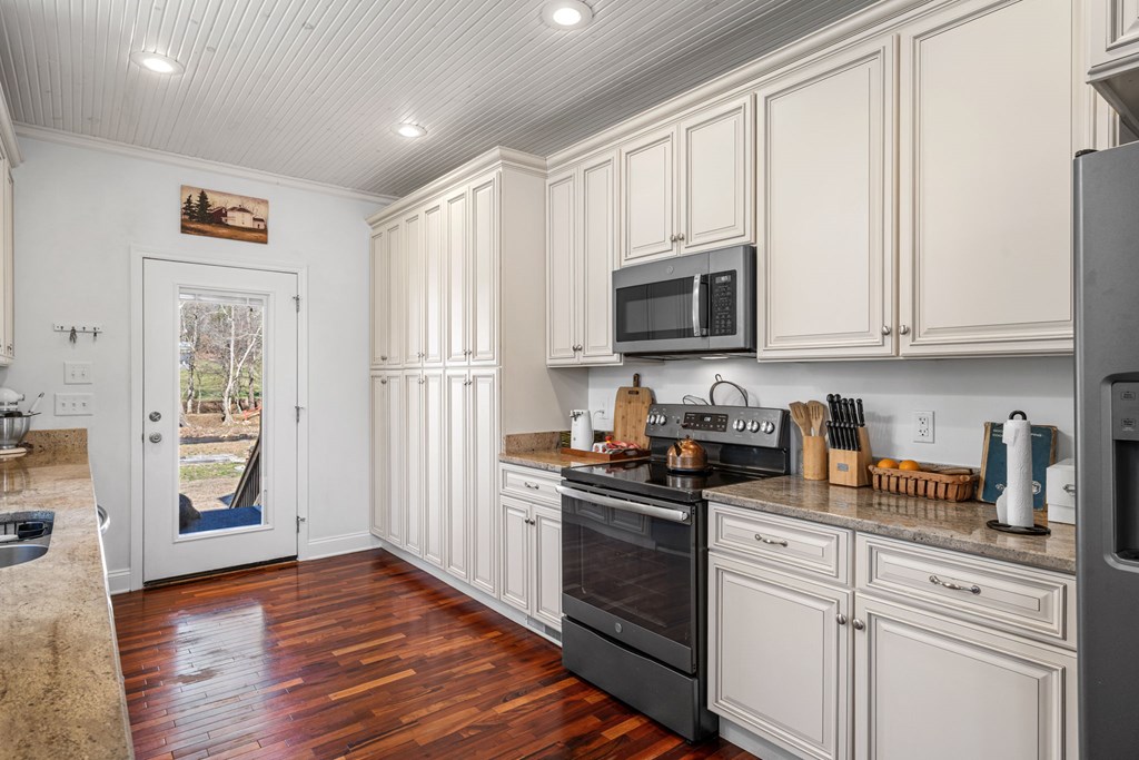 420945 Hayesville Residential