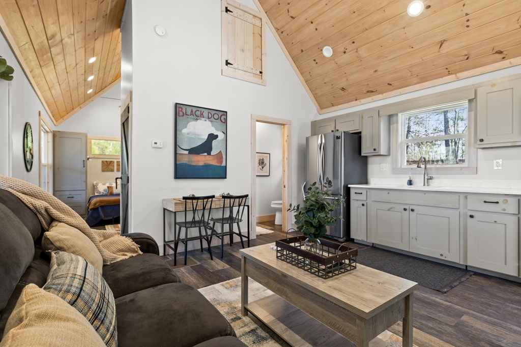 420982 Mineral Bluff Residential