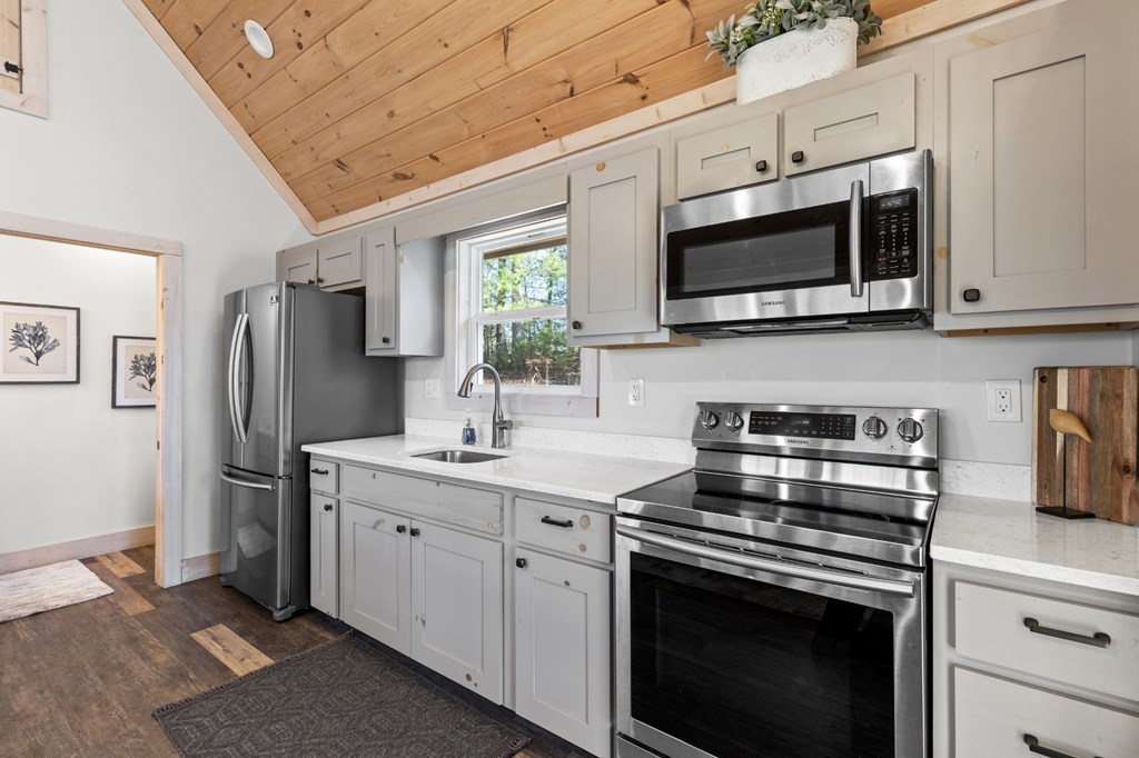 420982 Mineral Bluff Residential