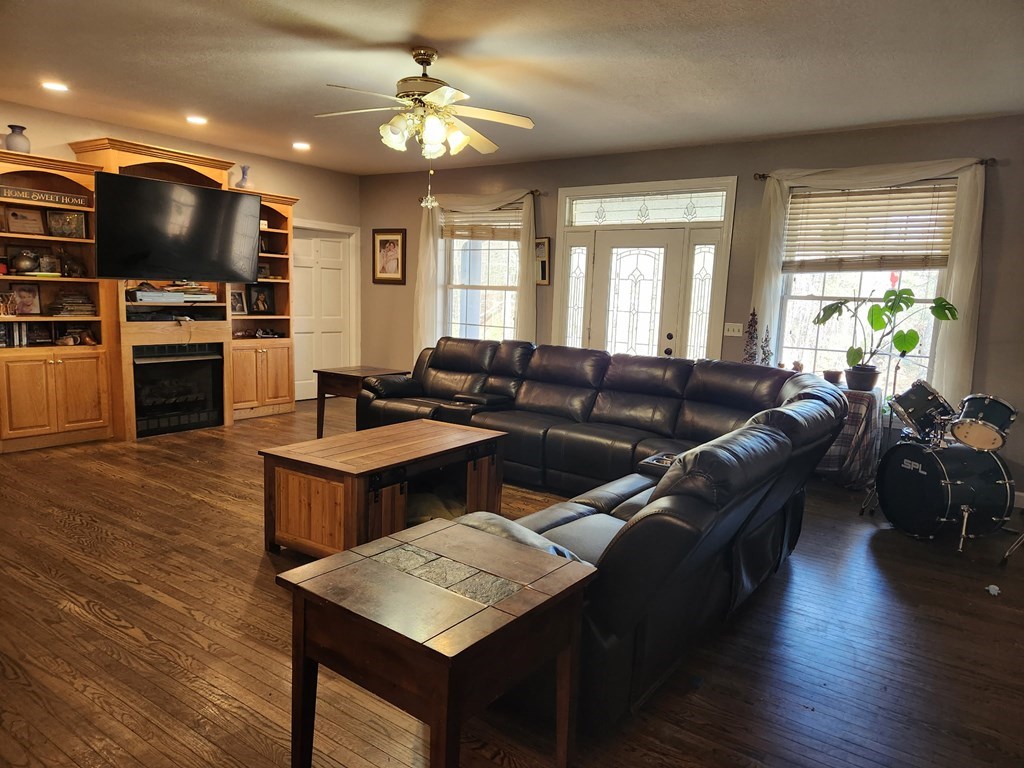 420997 Murphy Residential