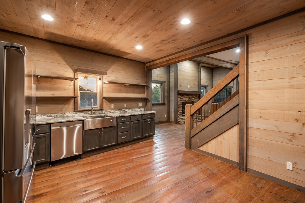 421058 Mineral Bluff Residential