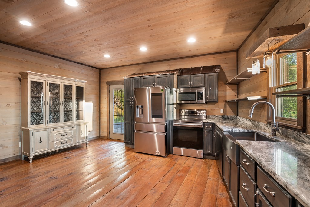 421058 Mineral Bluff Residential