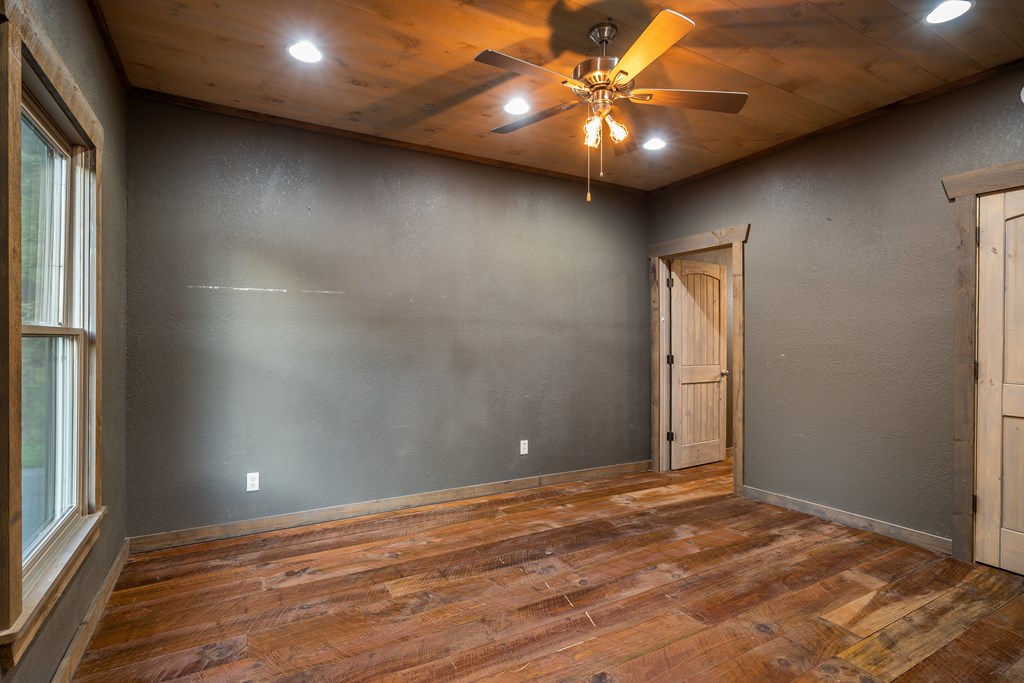 421058 Mineral Bluff Residential