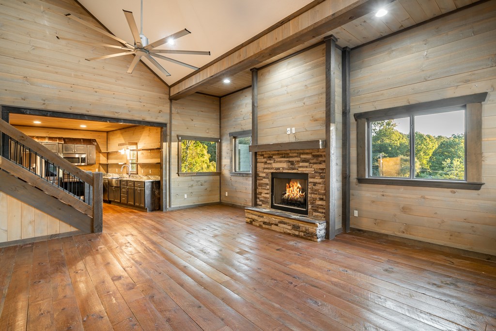 421058 Mineral Bluff Residential