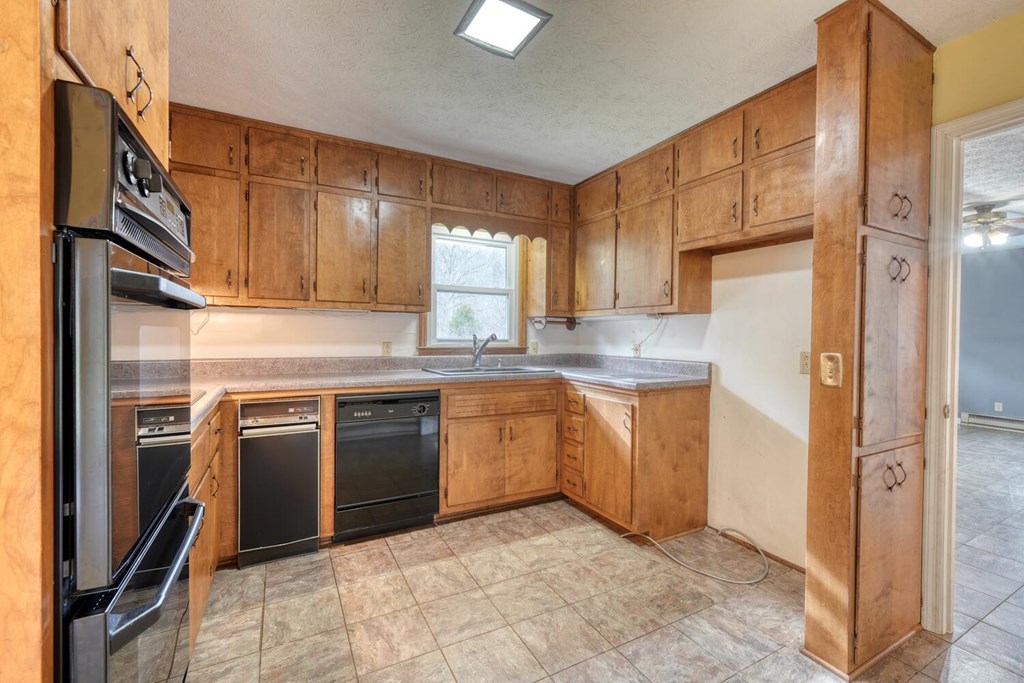 421062 Young Harris Residential