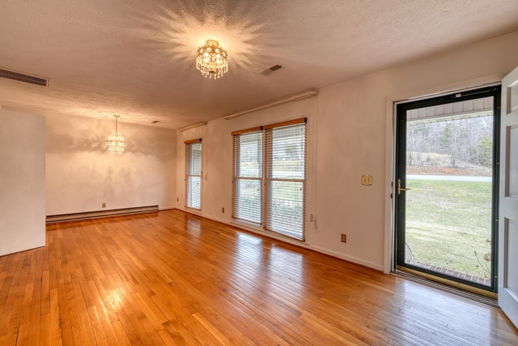 421062 Young Harris Residential