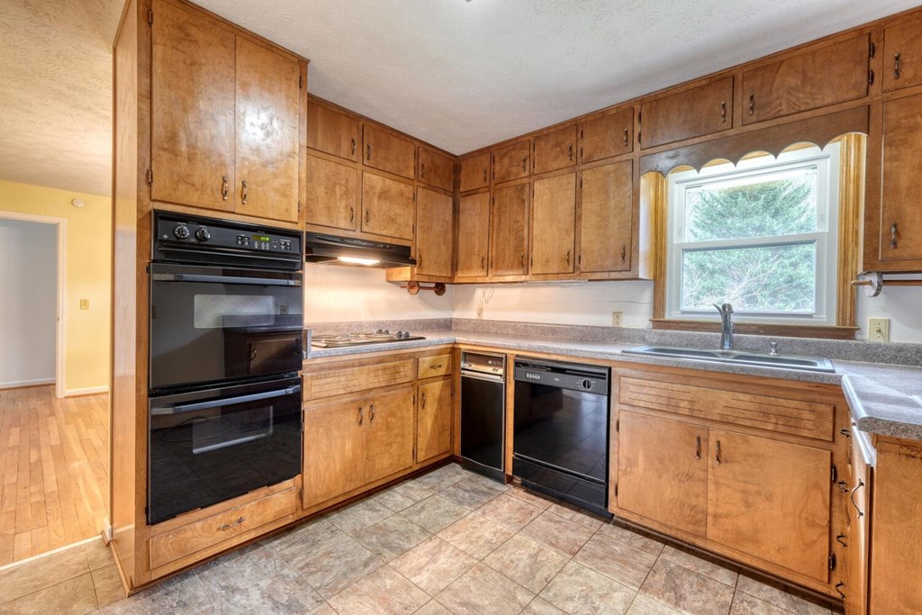 421062 Young Harris Residential