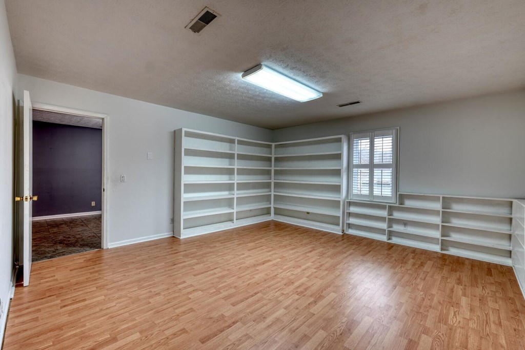 421062 Young Harris Residential