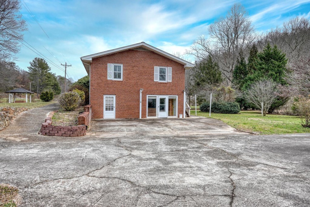 421062 Young Harris Residential