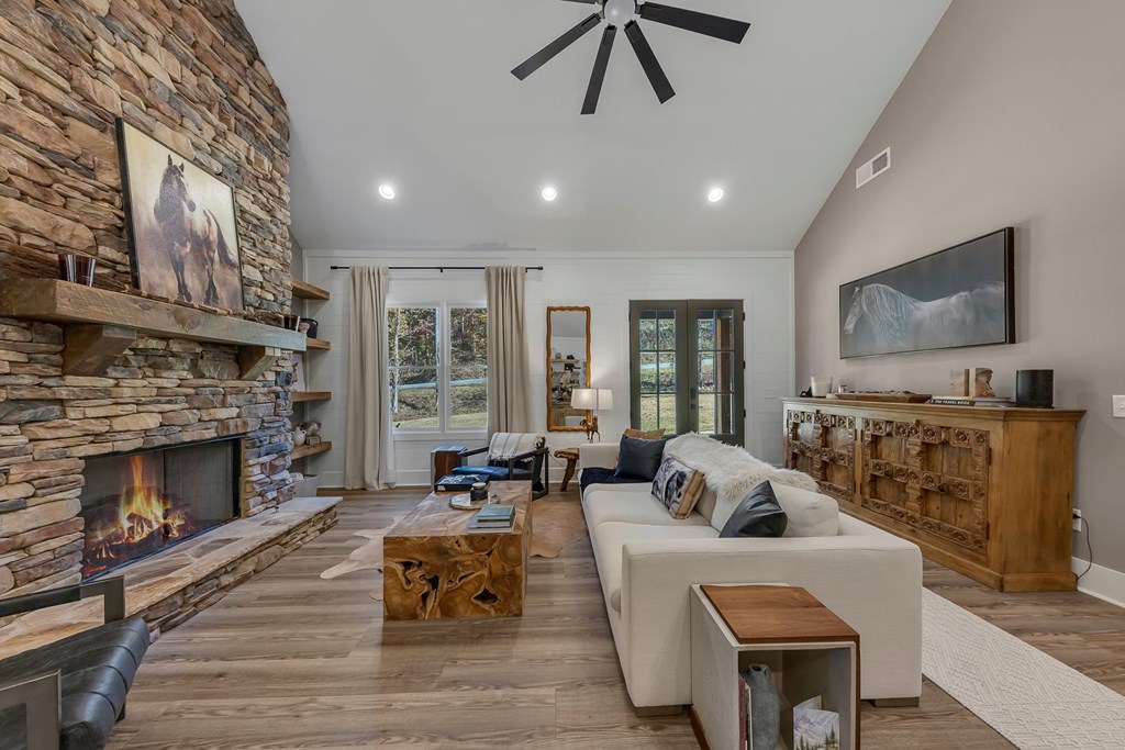 421127 Talking Rock Residential