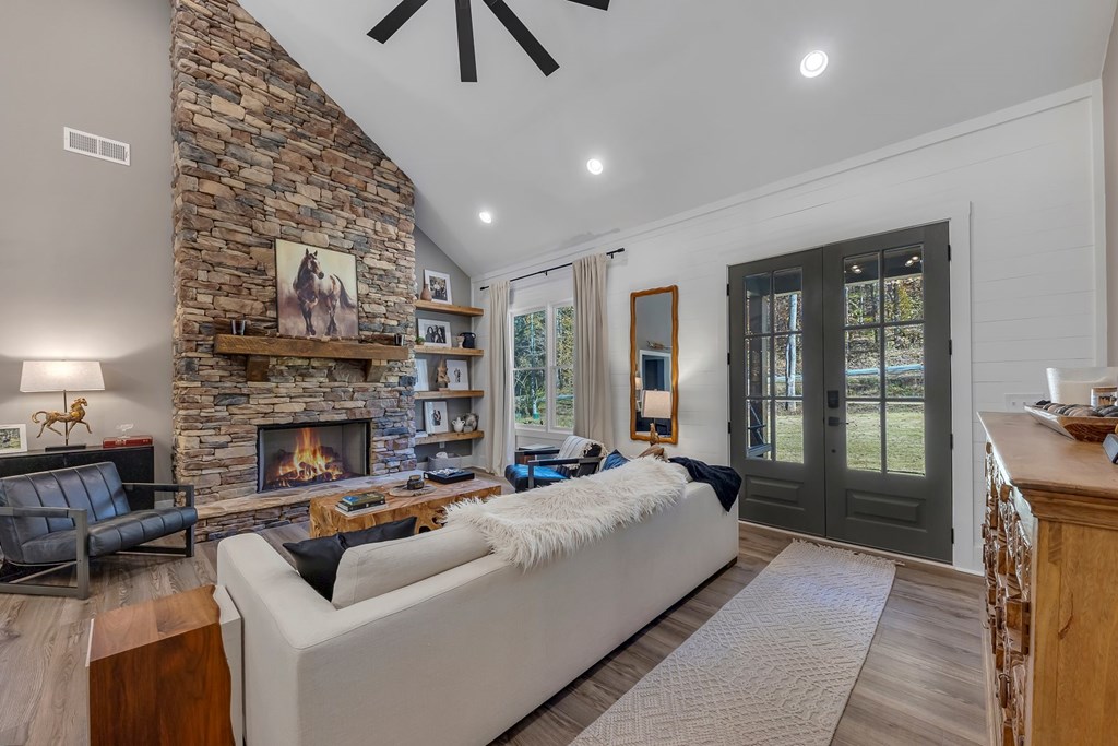 421127 Talking Rock Residential