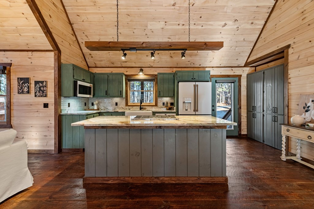 421171 Blue Ridge Residential