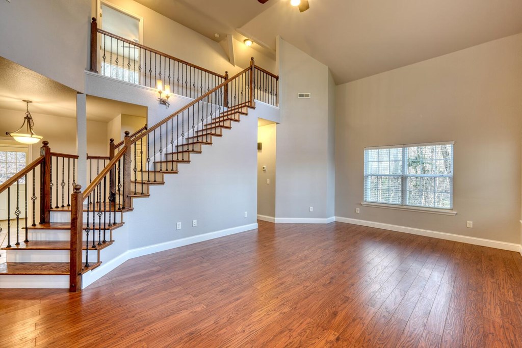 422244 Young Harris Residential