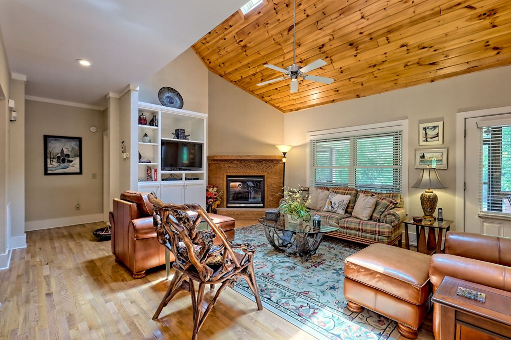 422322 Hayesville Residential