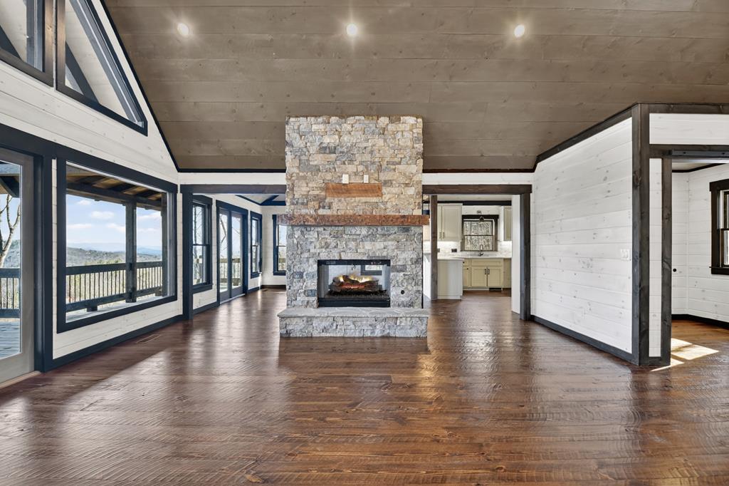 422324 Mineral Bluff Residential